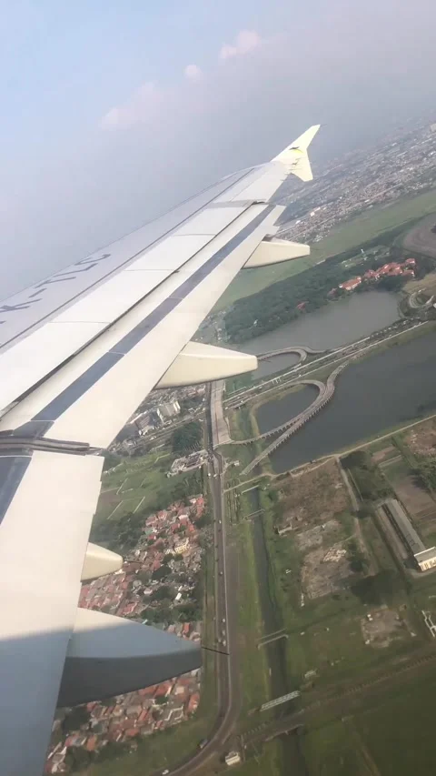 Leaving on the Jumbo Plane Vídeo Stock 243336512