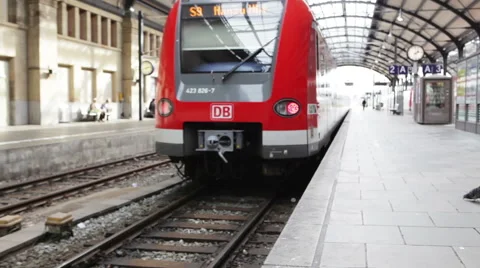 Leaving suburb train Видео 42809054