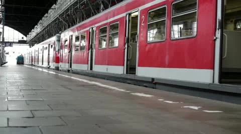 Leaving train Видео 11631056