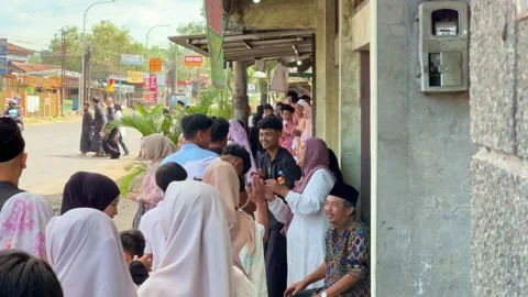 Lebaran celebration with people queueing to shake hands and ask forgiveness, Stock Footage 332939533