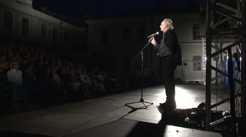 Lecturer carrying on a conversation with the audience. Performance Stock Footage 55812733
