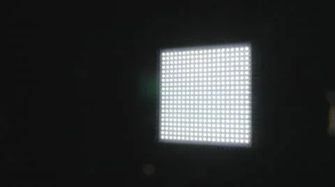 LED Light Being Dimmed in 4K Vidéo 50053836