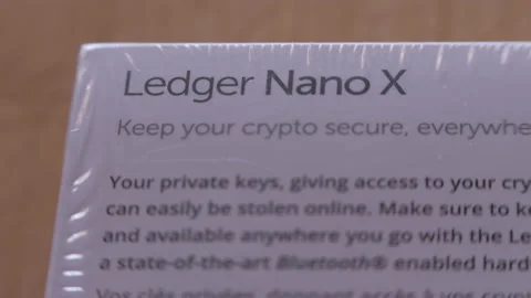 Ledger Nano X - Cryptocurrency Hardware Wallet - Rack Focus 스톡 동영상 153294172