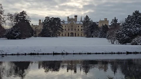 Lednice Castle Reflected in Calm Pond During Snowy Winter Wide Shot Vidéo 347252884