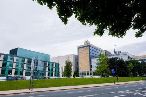 Leeds England: 3rd June 2024: Leeds Beckett University exterior Campus. Roa.. Stock Photos