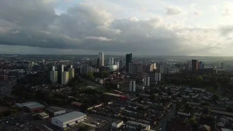 Leeds UK - Sky Circle Pan - Drone View 库存影片 252131475