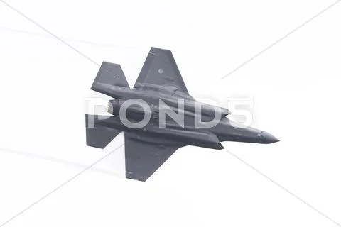 LEEUWARDEN, THE NETHERLANDS - JUNE 11, 2016: F-35 Lightning II flyby on it's Stock Photos