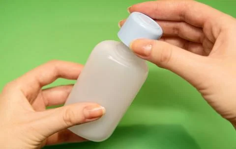 In the left hand of a woman's left hand A blue jar of cosmetics, the right ha Stock Photos