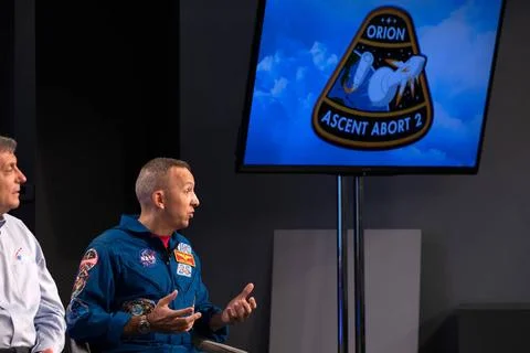 From left, Mark Kirasich, Orion Program manager; and Randy Bresnik, NASA a... 库存照片