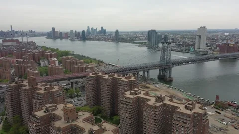 Left panning view of Manhattan, from Williamsburg Bridge to Brooklyn Bridge Stock Footage 240880253