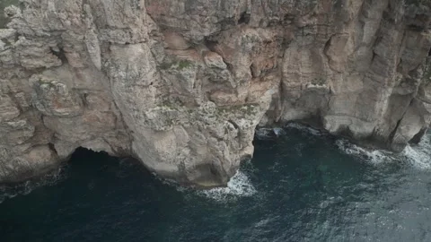 Left-to-Right Drone Flyby Along Rocky Cliffs and Mediterranean Sea in Menorca Vídeo Stock 344190877
