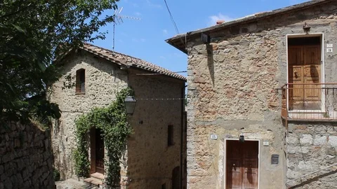 Left-Right hd pan view of an old picturesque Italian village Stock Footage 99653738
