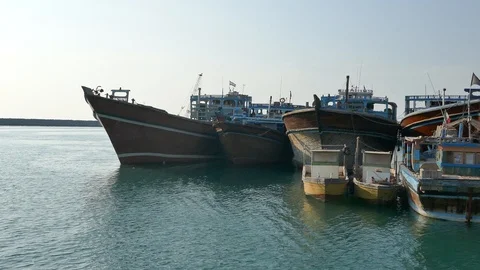Left to right pan Iranian launch Lenj fishing boats in harbour, strait of Hormuz 스톡 동영상 111678355