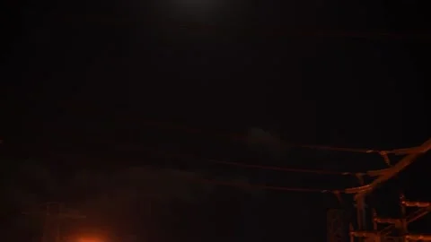 Left to right pan: PG&amp;E electrical power station on Illinois street at night Stockbeeldmateriaal 236812368