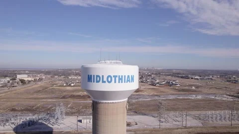 Left-to-Right Parallax Drone Shot of Midlothian Water Tower | Texas 4K Aerial Vídeo Stock 337431178