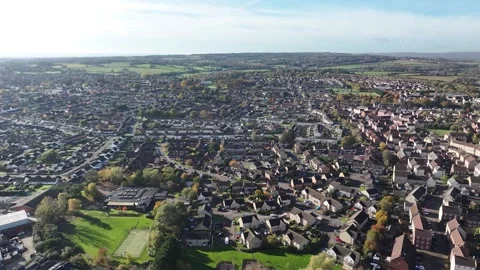 Left to Right pull of town and industrial estate -  Calne 스톡 동영상 255526115