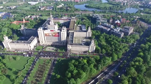 Left Tracking shot over Casa Presei Video stock 63314800