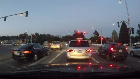 Left turn Vídeos de archivo 179345435