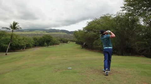 Lefty golfer hit long drive in hawaiian golf course Stock-Footage 48551802