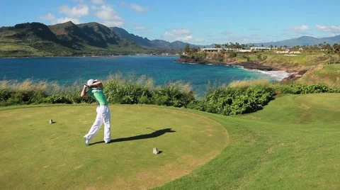 Lefty golfer hit is par 3 shot in hawaiian paradise Stock-Footage 48270037