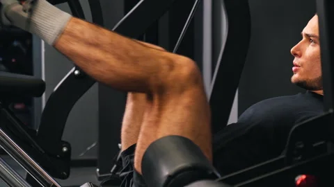 Leg exercise, Physical activity, Well-built coach 库存影片 244824302