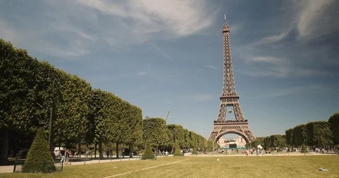 The legendary Tour Eiffel in Paris Video stock 78979698