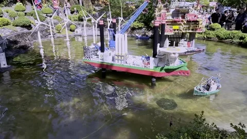 LEGO Brick Model Ship and Wind Turbines at LEGOLAND Billund Miniland Vidéo 335540240
