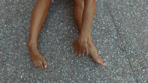 Legs and Hands of a dancer moving Vídeo Stock 142689387