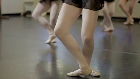 Legs of Ballet Dancers Vídeo Stock 81747980