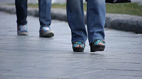 Legs of crowd Vídeo Stock 7729097