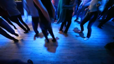 Legs of many dancing men and women in nightclub Video stock 947344