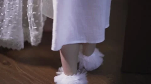 Legs of mom and daughte Stock Footage 145802750