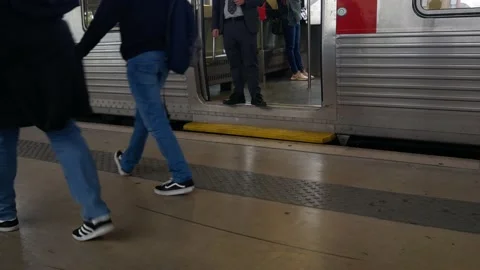 Legs Of Passengers passing in front of Leaving Train Vídeo Stock 219642696