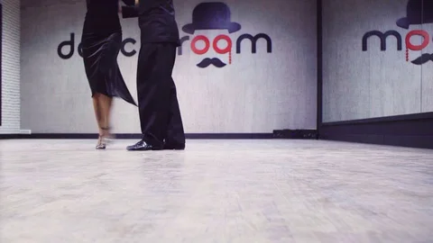 Legs of professional dancers dancing tango Video stock 89383136