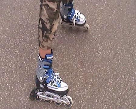 Legs in roller skates Video stock 11454758