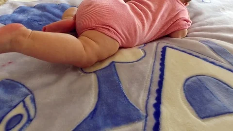 The legs of a young child Video stock 81886370
