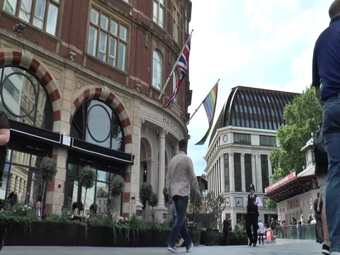 Leicester Square with Flags 스톡 동영상 79074712