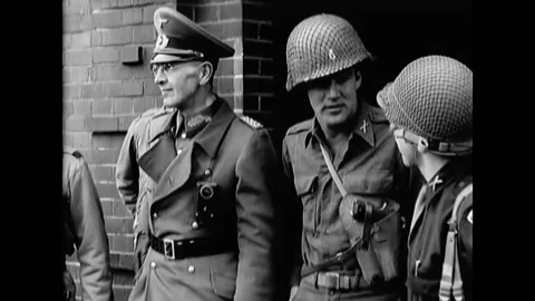 LEIPZIG - 1945 - German Major General Hermann von Ziegesar and American officers Vídeo Stock 296694552
