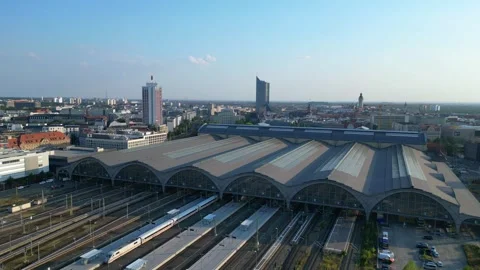 Leipzig central station with train arriving showing beautiful steel Video stock 284296158