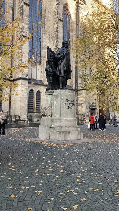 Leipzig, Germany 11-15-2024 Thomas Church and statue of Johann Sebastian Bac Video stock 340885269