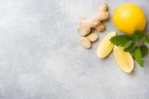 Lemon and ginger root on grey background with copy space. Ingredients for a.. 스톡 사진