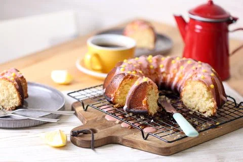 Lemon cake with chocolate icing Foto stock