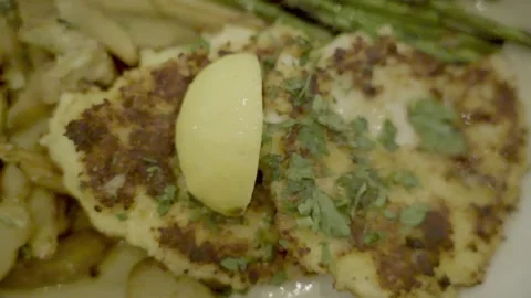 Lemon on Chicken Francese Slow Motion Pan Right Cherry Hill NJ 4K Vídeos de archivo 274844446