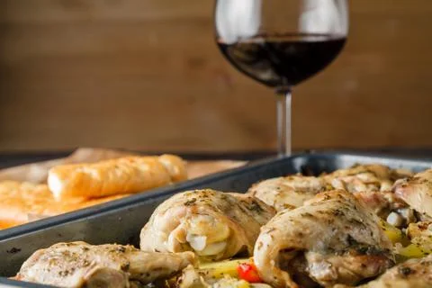 Lemon chicken in a pan Stock-Fotos