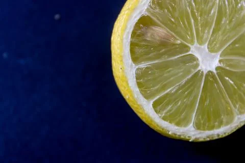Lemon cut in half Foto stock