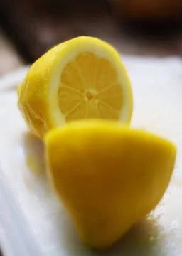 Lemon cut in halves Foto stock