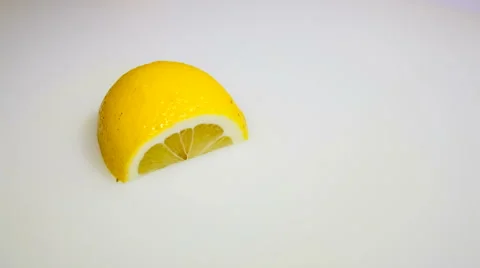 Lemon cuts to slices on white background Video stock 68313338