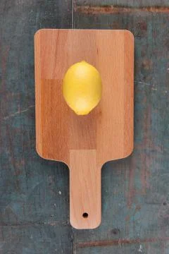 Lemon on cutting board Stock Photos