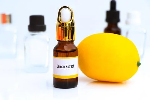 Lemon Extract, Fruit extracts are used in cosmetics or health product 스톡 사진