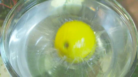 Lemon falling into the water 120fps Video stock 559246